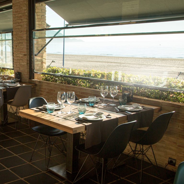 ConBrassa and Urban Beach; your fave places for delicious food and endless “tardeos” in Benidorm are reopening!