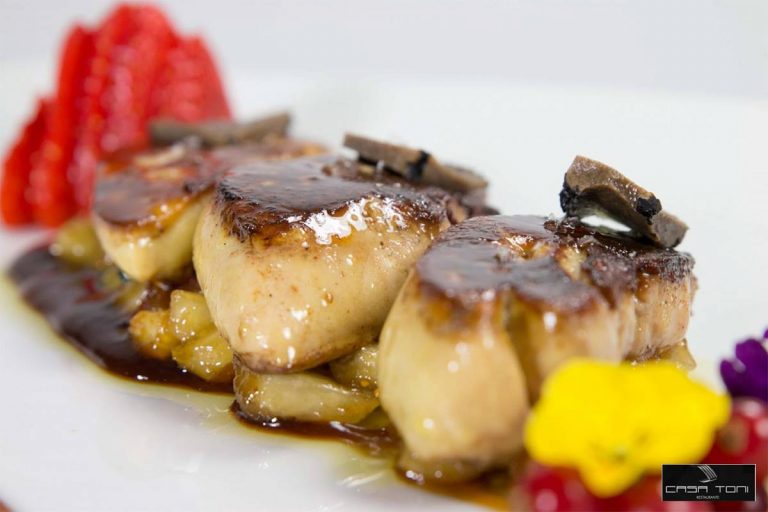 Experience a Mediterranean cuisine full of flavors at the Casa Toni restaurant