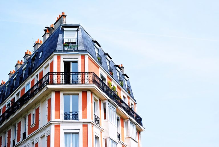 What is happening with the prices of dwelling in Spain?