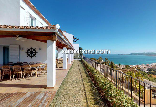 Do you want to go live on the Costa Blanca? Look at this luxury villa and the apartment that Xàbiacasa has for you