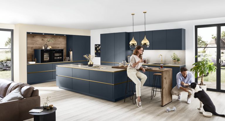 Kitchens with a Breakfast Bar, A Practical and Trendy Solution that Can Now Be Achieved for your Kitchen