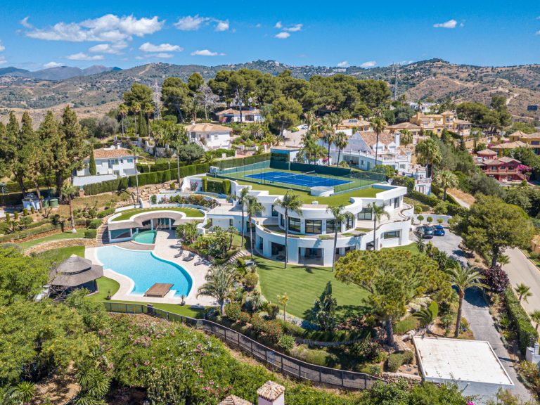Panorama: This Stunning Estate Has Just Become Available in Hacienda Las Chapas