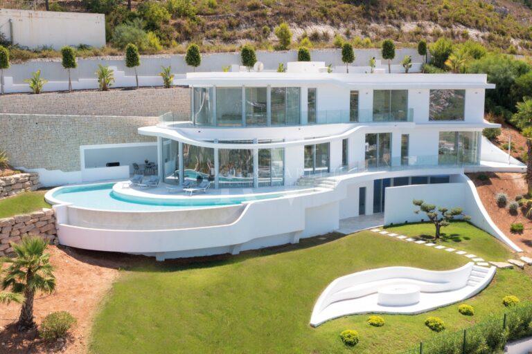 Discover the Villa Olympia: The Mediterranean Style with a View