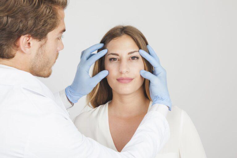 Eyebrow lift: a surgery to rejuvenate and refresh the look in Solesio Clinic
