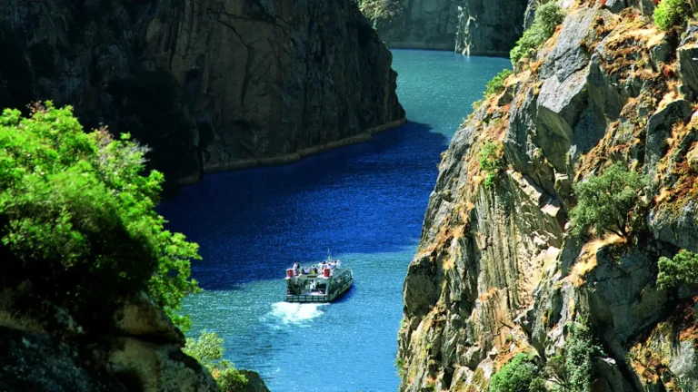 Summer Escapes: Discovering Arribes del Duero with Scenic Cruises between Portugal and Spain