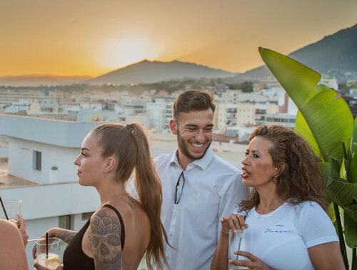 Virazón Rooftop awaits you with the best music and a delicious menu!