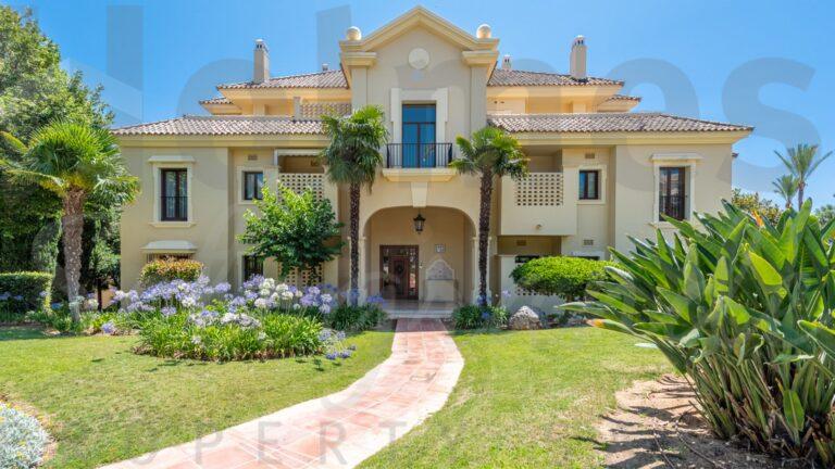 Great opportunity to live in a prestigious area of the the Costa del Sol with a villa marketed by the specialists Holmes Sotogrande