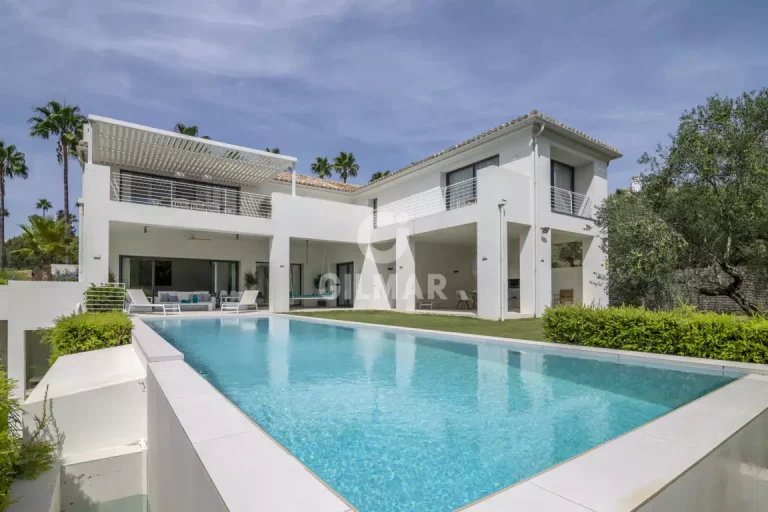Gilmar Presents an Exceptional Opportunity: Stunning Independent Villa for Sale in Sotogrande – Cádiz