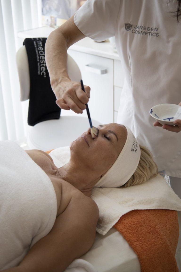 Experience Ultimate Relaxation and Beauty at Yvonne Masaje, Estética & Belleza