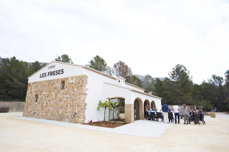 Giving a unique and memorable experience is an excellent choice for this holiday season.