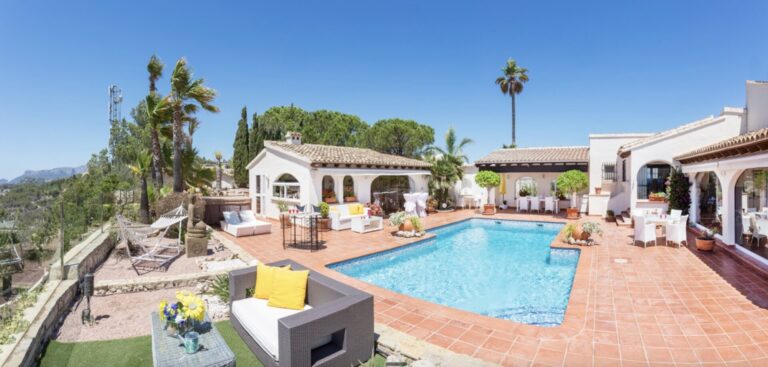 A Private Coastal Oasis in Moraira by HG Hamburg