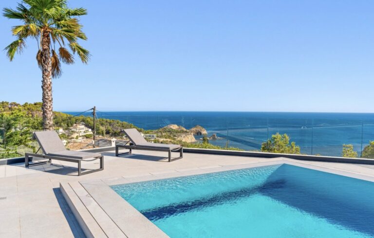 Villa Aguamarina: Sea Views and Modern Elegance in Mar Azul, Jávea